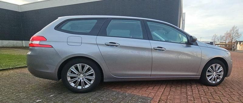 Gebraucht Peugeot 308 SW 131 PS (96 kW) 2021 Silber Kombi