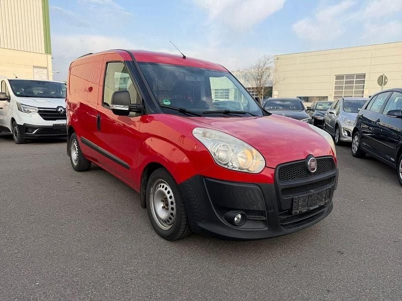 Gebraucht Fiat Doblò Basis 101 PS (74 kW) 2013 Rot Van / Kleinbus