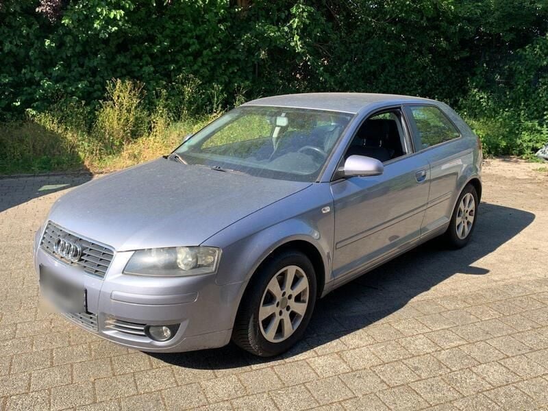 Silber Gebraucht 2003 Audi A3 Limousine | 2.400 € (Etwas zu teuer) - Bild 1/4