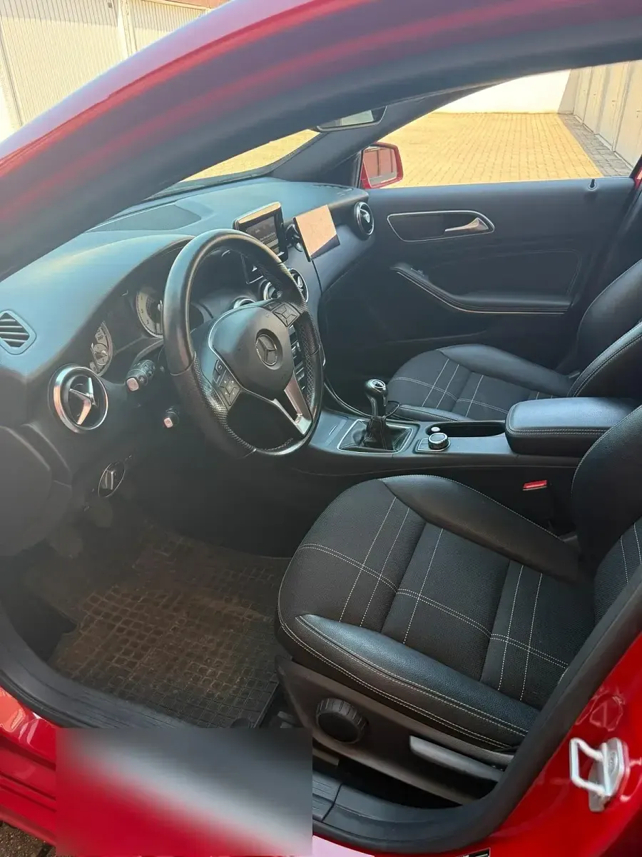 Gebraucht Mercedes A180 122 PS (89 kW) 2014 Rot Kleinwagen