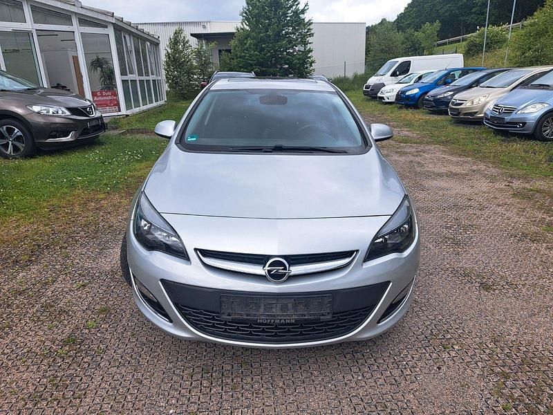 Usata Opel Astra Active 140 CV (102 kW) 2013 Argento Berlina