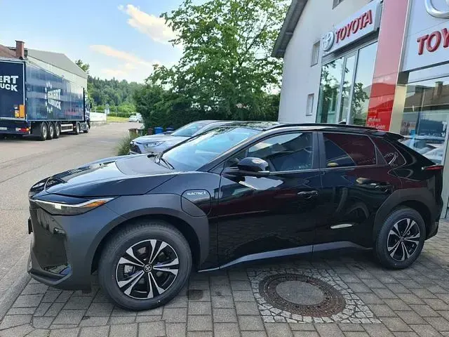 Gebraucht Toyota bZ4X Basis 150 kW (204 PS) 2023 Onxyschwarz SUV