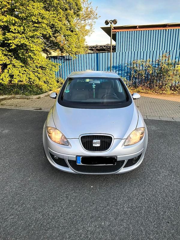 Grau Gebraucht 2006 Seat Toledo Limousine | 2.300 € (Fairer Preis) - Bild 1/4
