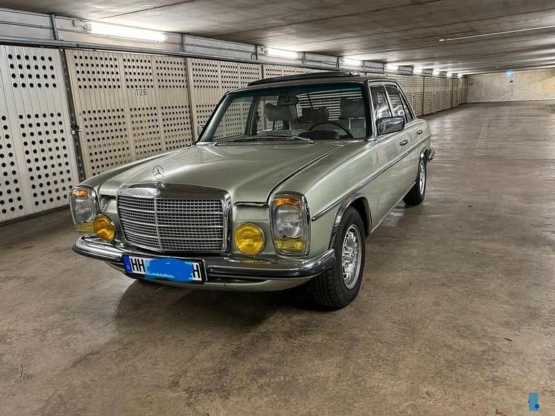 Gebraucht Mercedes 230 1975 Gold Limousine