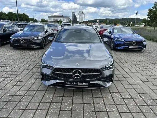 Gebraucht Mercedes CLA200 Shooting Brake AMG 163 PS (119 kW) 2025 Grau Kombi