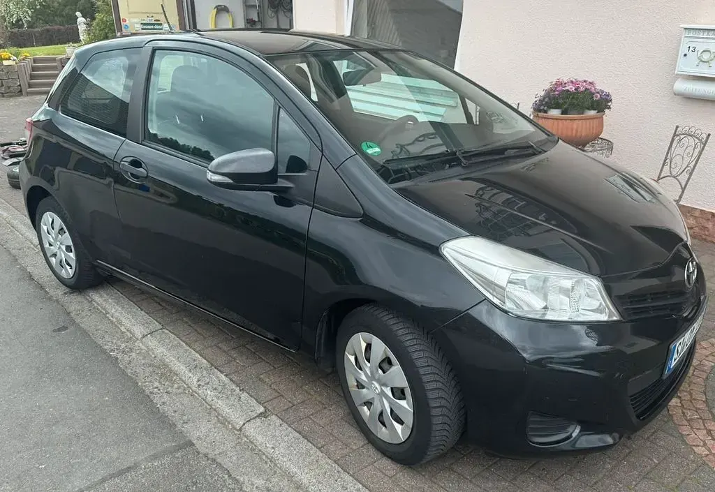 Gebraucht Toyota Yaris Cool 99 PS (72 kW) 2012 Schwarz Kleinwagen