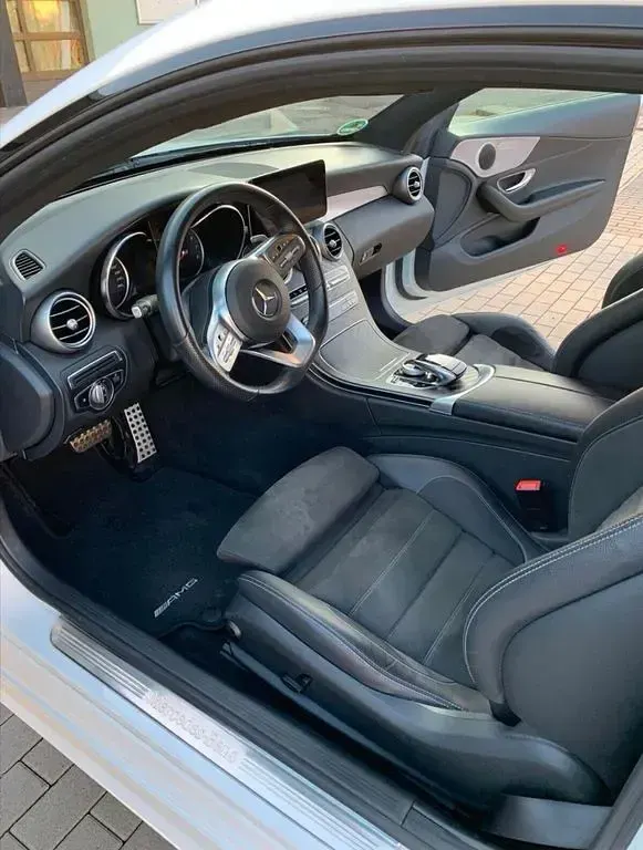 Gebraucht Mercedes C300 AMG 258 PS (189 kW) 2018 Weiß Coupé