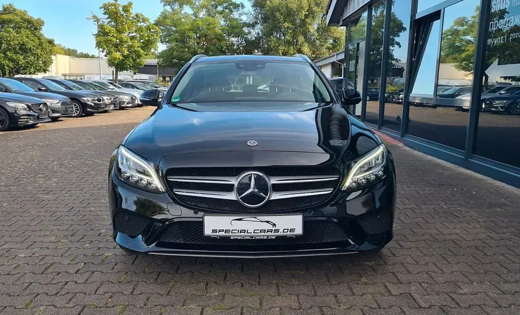Gebraucht Mercedes C220 Avantgarde 194 PS (142 kW) 2021 Schwarz Limousine