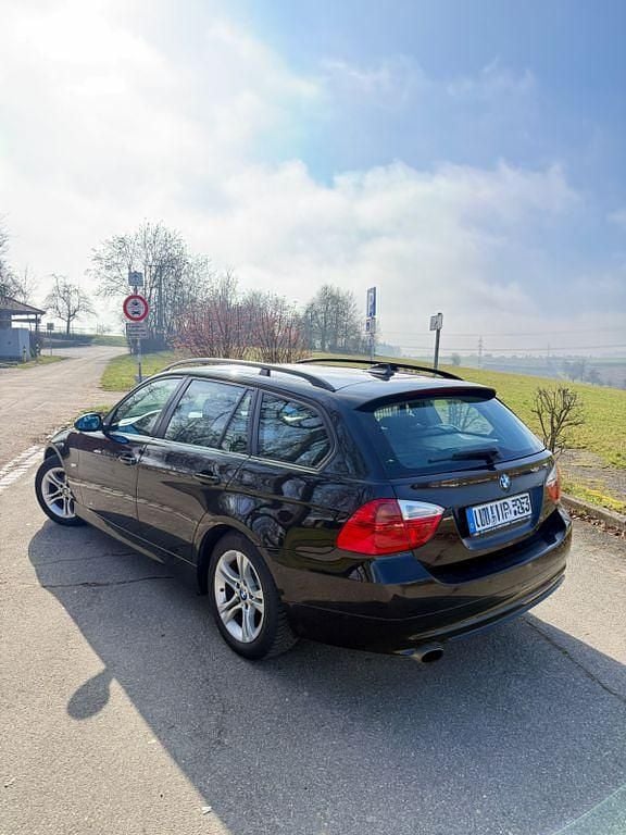 Gebraucht BMW 318 143 PS (105 kW) 2008 Schwarz Kombi