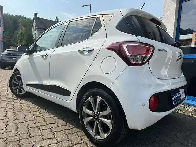Gebraucht Hyundai i10 Style 87 PS (63 kW) 2017 Polar white / sol Kleinwagen