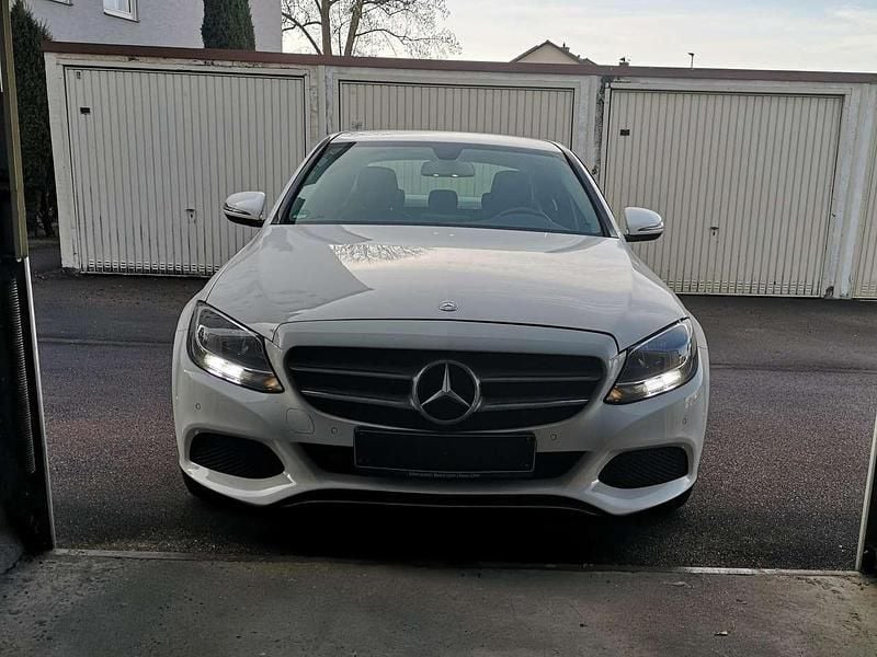 Gebraucht Mercedes C180 156 PS (114 kW) 2015 Weiß Limousine