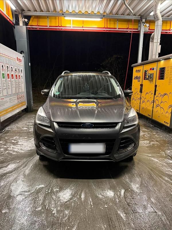 Gebraucht Ford Kuga 150 PS (110 kW) 2016 Grau SUV