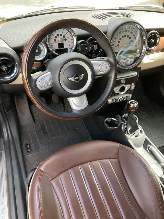 Käytetty Mini Cooper S Cabriolet 174 HP (127 kW) 2010 Musta Avoauto