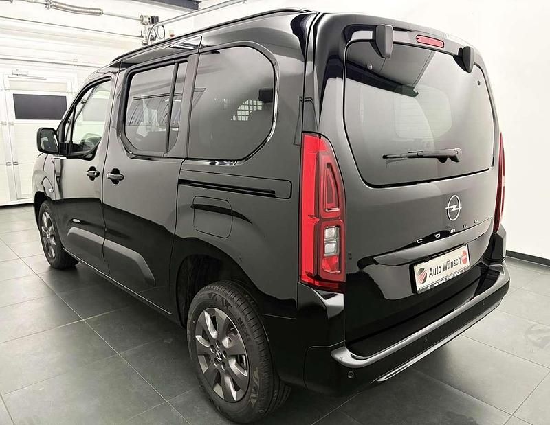 Neu Opel Combo Life Edition 131 PS (96 kW) 2025 Schwarz Van / Kleinbus