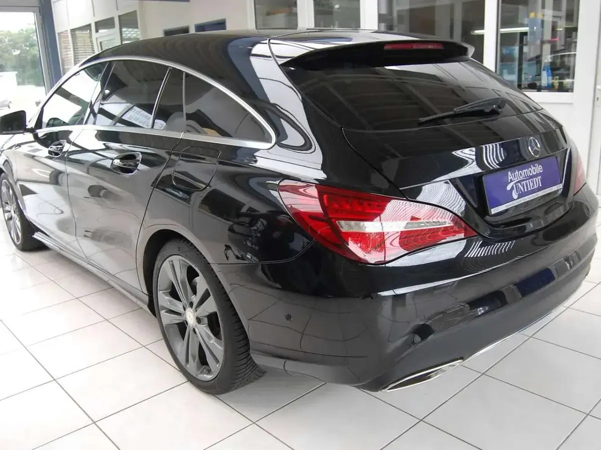 Gebraucht Mercedes CLA200 Shooting Brake Urban 156 PS (114 kW) 2017 Kosmosschwarz  metalliclack Kombi
