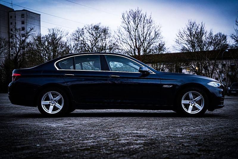 Gebraucht BMW 525 218 PS (160 kW) 2016 Blau Limousine