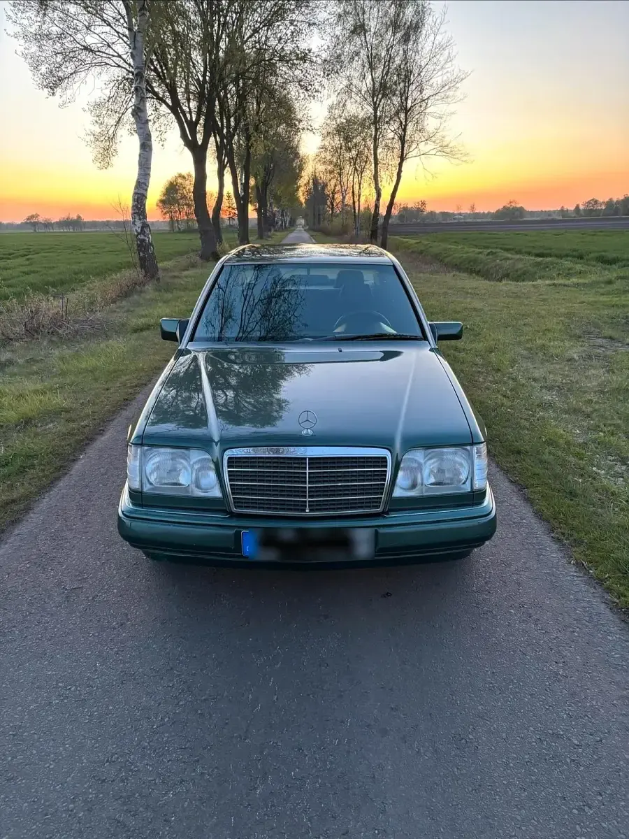 Gebraucht Mercedes E300 136 PS (100 kW) 1994 Grün Limousine