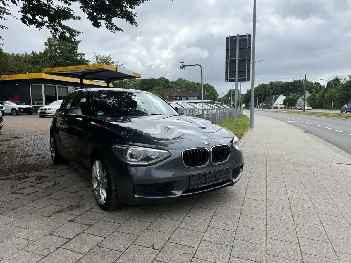 Gebraucht BMW 120 Advantage 184 PS (135 kW) 2014 Grau Kleinwagen