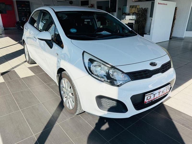 Gebraucht Kia Rio Edition 7 109 PS (80 kW) 2011 Weiß Limousine