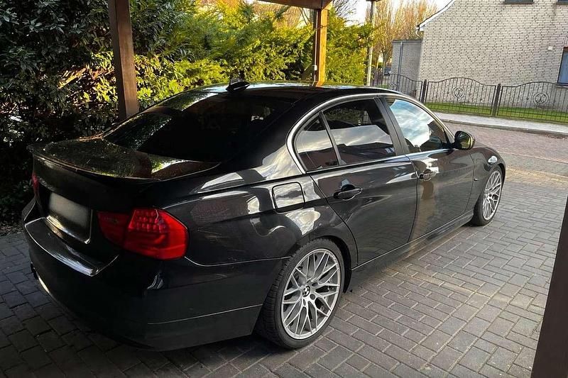 Gebraucht BMW 330 245 PS (180 kW) 2011 Limousine
