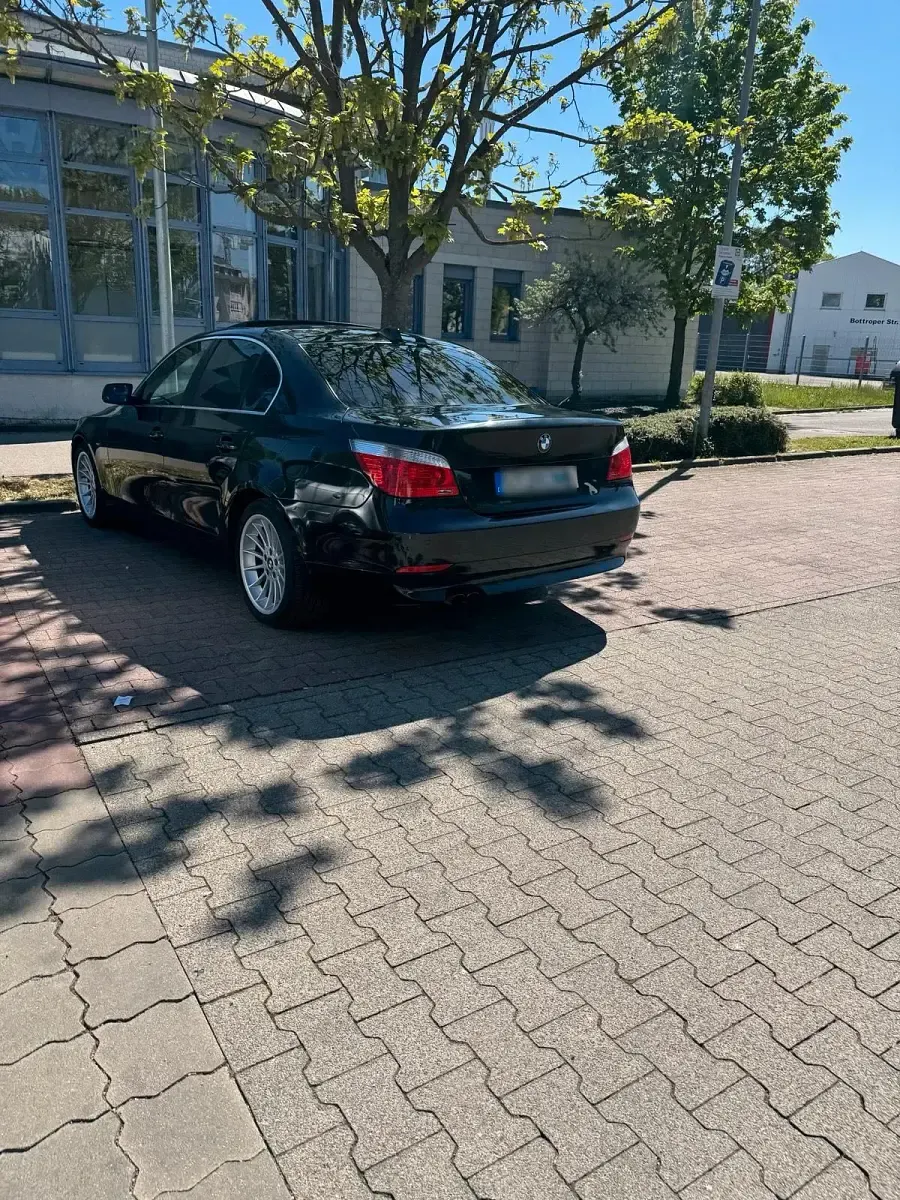 Gebraucht BMW 523 177 PS (130 kW) 2006 Schwarz Limousine