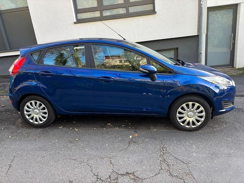 Gebraucht Ford Fiesta 80 PS (58 kW) 2016 Blau Kleinwagen