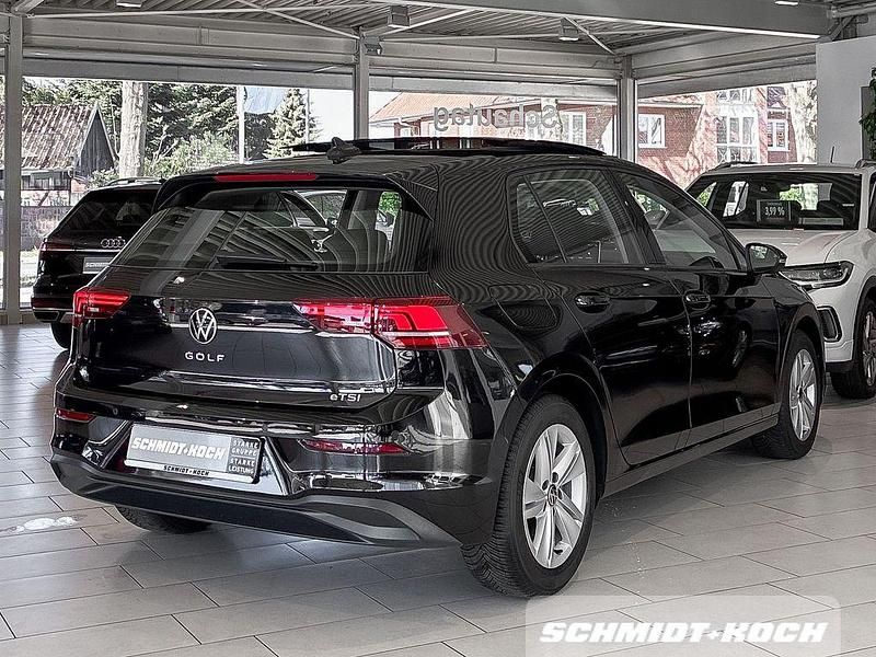 Gebraucht VW Golf VIII Life 150 PS (110 kW) 2024 Grenadillschwarz (schwarz) Limousine