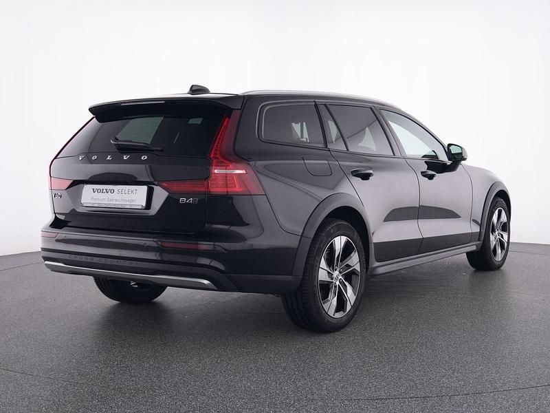 Gebraucht Volvo V60 CC Plus 197 PS (144 kW) 2023 Schwarz Kombi