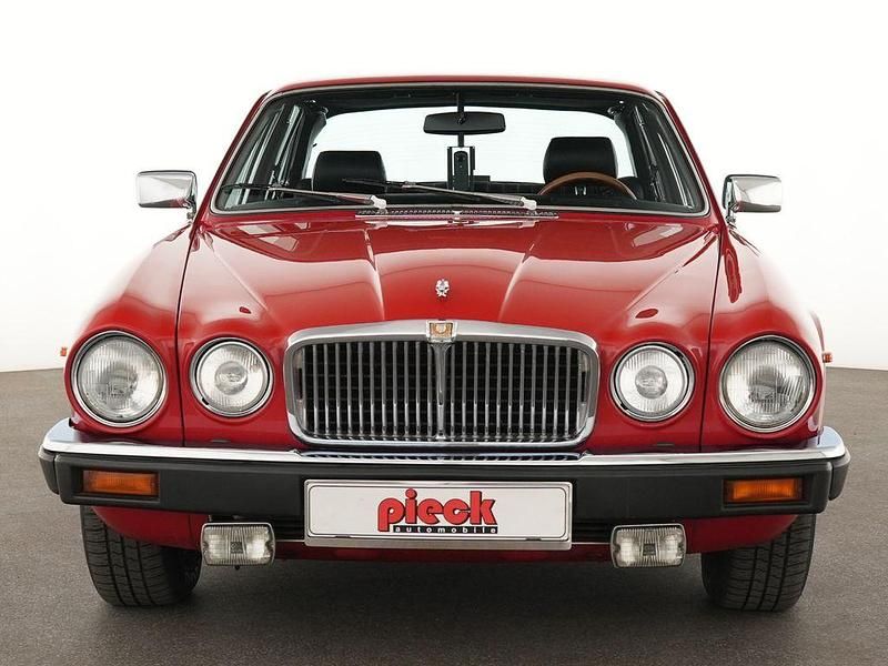 Rot Gebraucht 1981 Jaguar XJ12 Limousine | 15.900 € - Bild 1/4