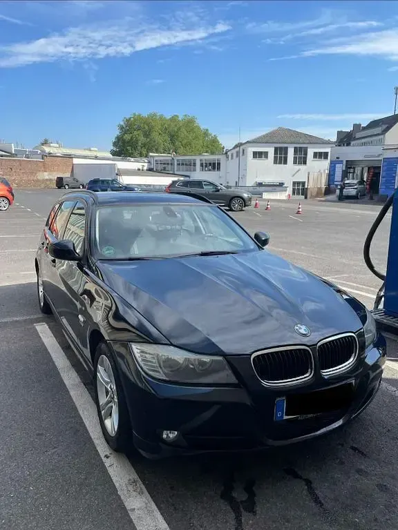 Gebraucht BMW 320 Exclusive 184 PS (135 kW) 2011 Schwarz Kombi