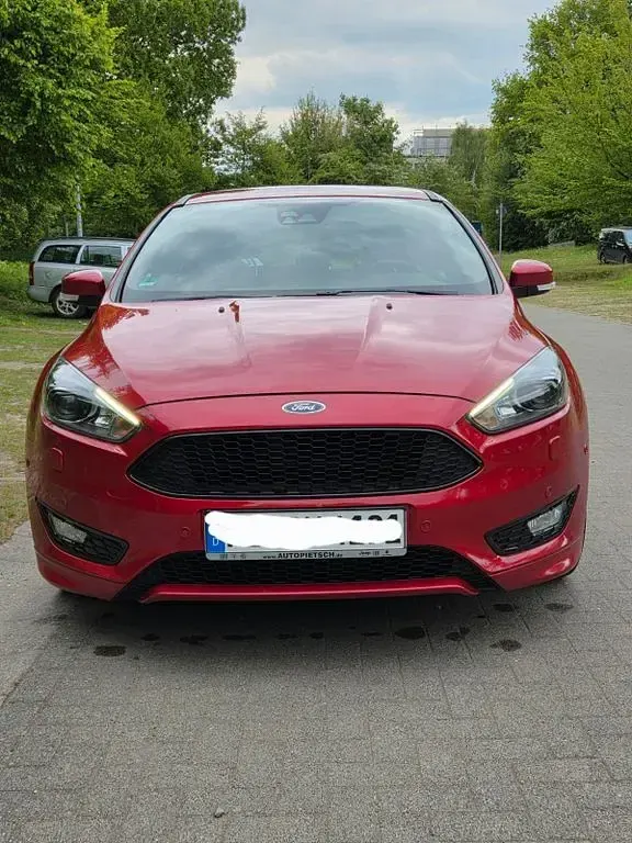Gebraucht Ford Focus ST-Line 182 PS (133 kW) 2017 Rot Limousine