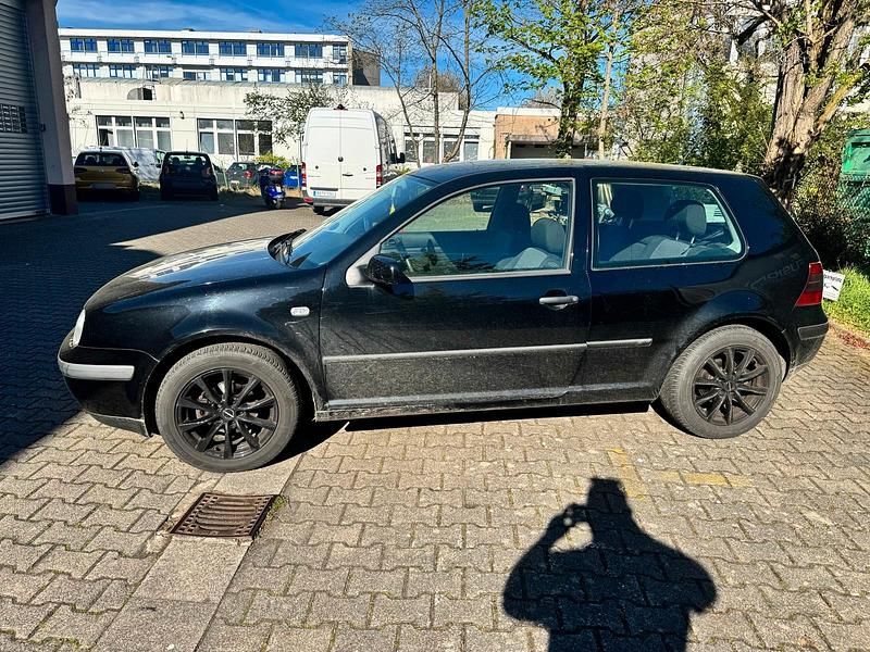 Gebraucht VW Golf IV 105 PS (77 kW) 2000 Schwarz Kleinwagen