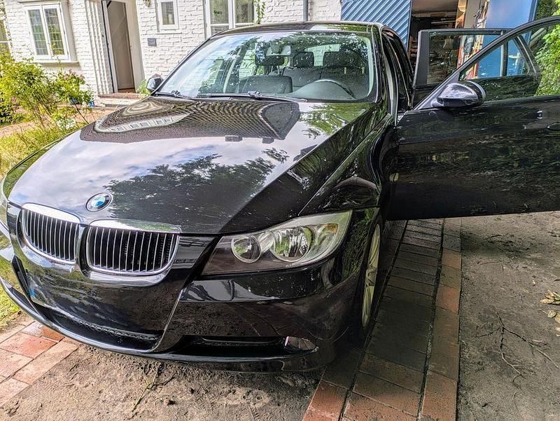 Schwarz Gebraucht 2006 BMW 318 Kombi | 4.000 € (Fairer Preis) - Bild 1/4