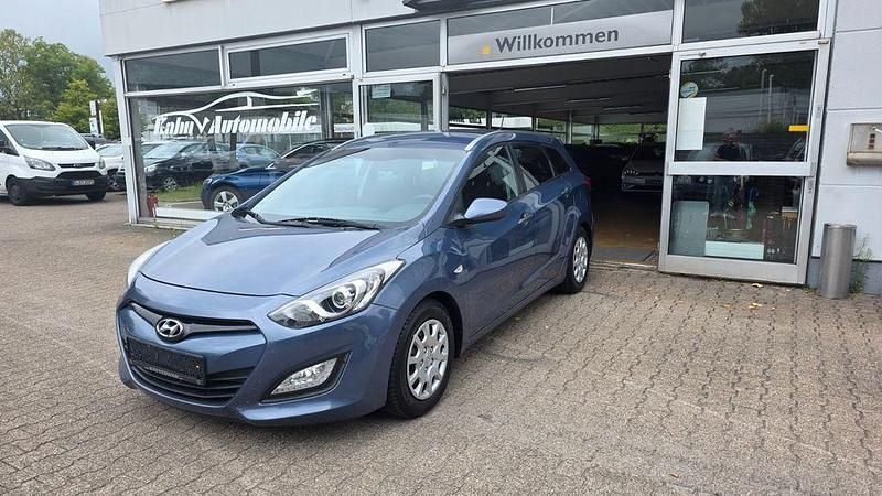 Blau Gebraucht 2013 Hyundai i30 Classic Kombi | 4.690 € (Guter Preis) - Bild 1/4