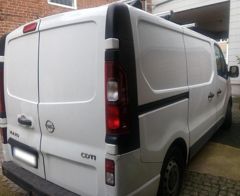 Gebraucht Opel Vivaro 120 PS (88 kW) 2017 Weiß Van / Kleinbus