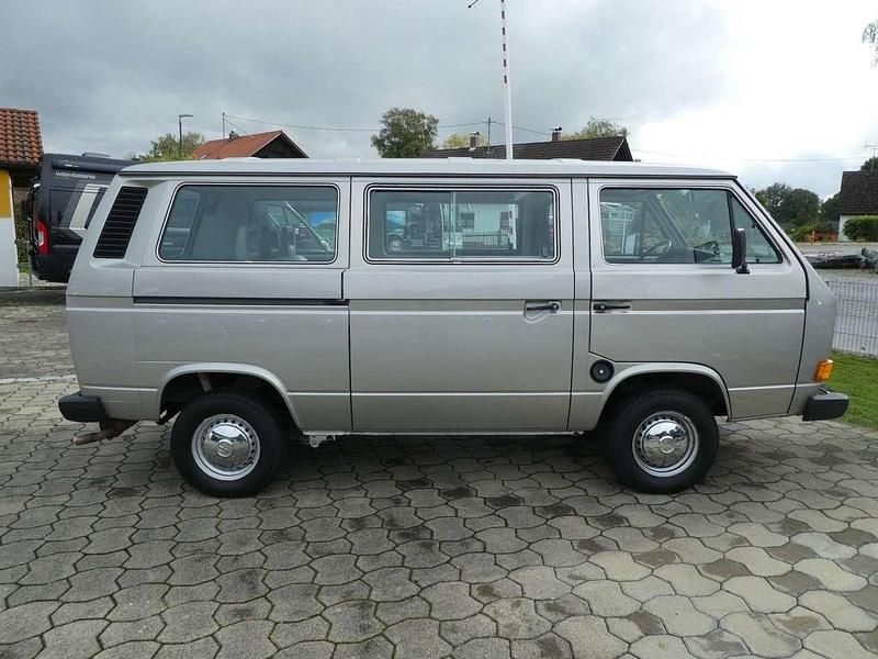 Second-hand VW Multivan 83 CP (61 kW) 1984 Argintiu Monovolum