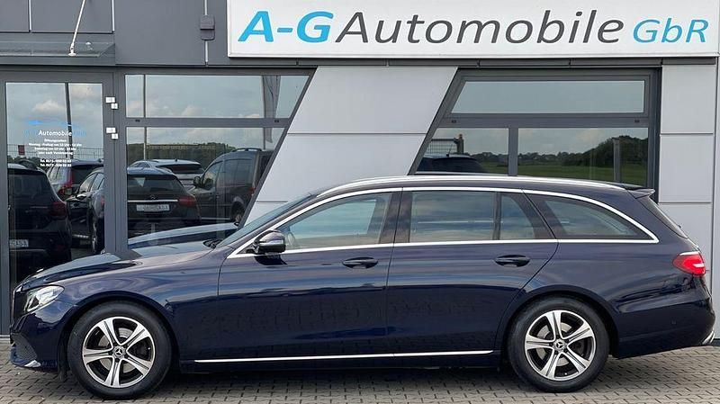 Gebraucht Mercedes E220 Avantgarde 194 PS (142 kW) 2016 Cavansitblau Kombi