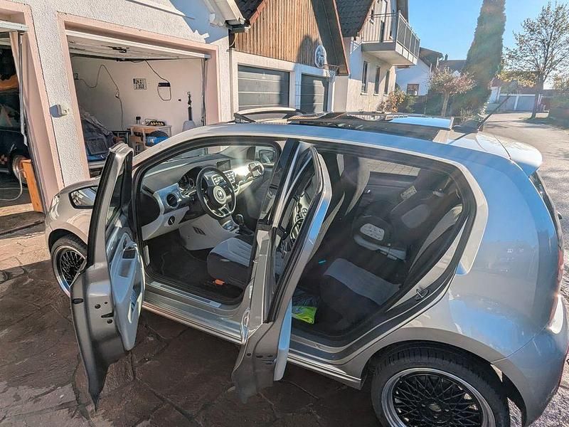 Usado VW e-up! 60 kW (82 HP) 2014 Prateado Citadino