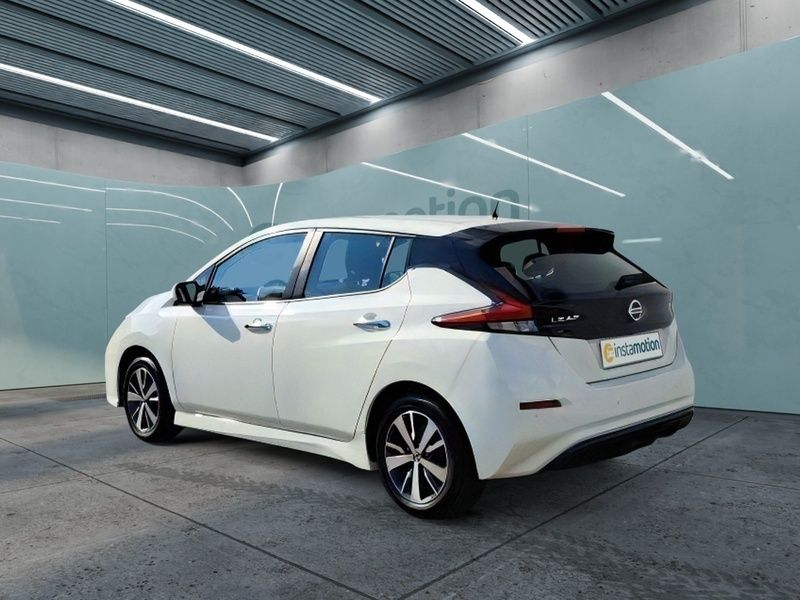 Gebraucht Nissan Leaf Acenta 110 kW (150 PS) 2021 Weiß Kleinwagen