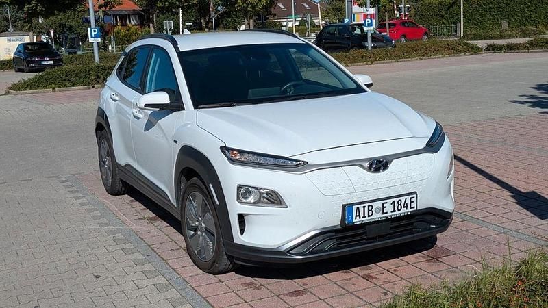 Weiß Gebraucht 2020 Hyundai Kona SUV | 16.500 € (Fairer Preis) - Bild 1/4