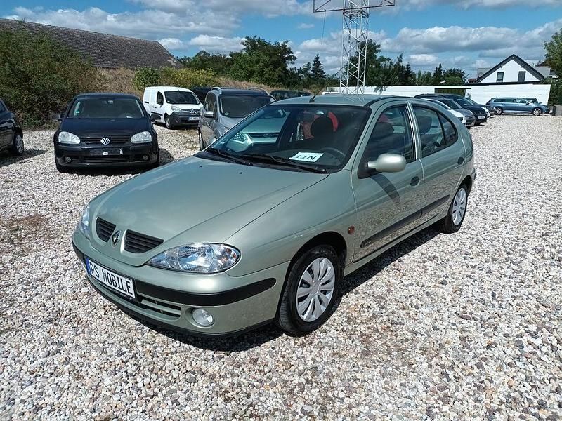 Grün Gebraucht 2002 Renault Mégane II Authentique Limousine | 1.690 € (Fairer Preis) - Bild 1/4