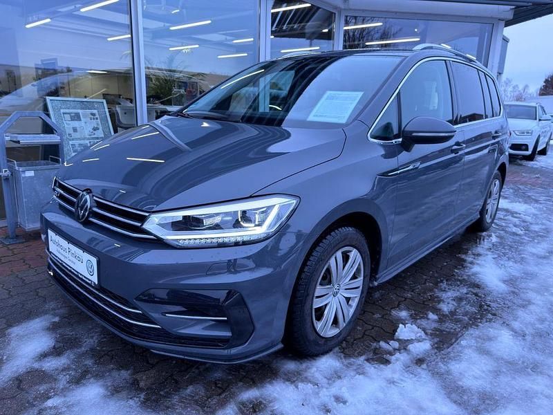 Grau Gebraucht 2023 VW Touran R-line Van / Kleinbus | 28.980 € (Superpreis) - Bild 1/4