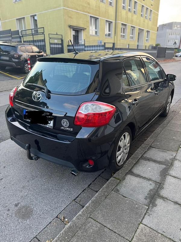 Gebraucht Toyota Auris 101 PS (74 kW) 2010 Schwarz Kleinwagen