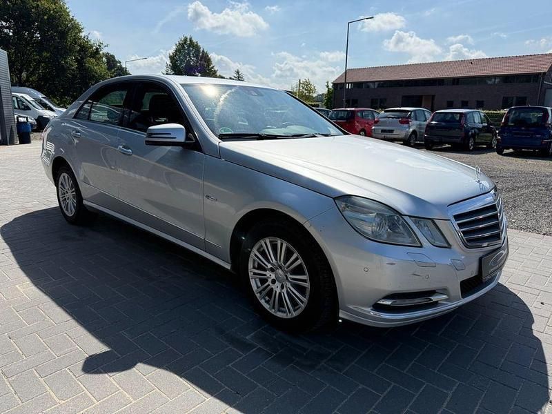 Gebraucht Mercedes E220 170 PS (125 kW) 2010 Silber Limousine