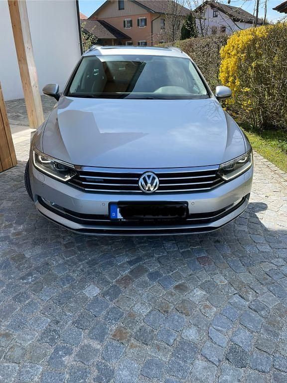 Silber Gebraucht 2018 VW Passat Kombi | 17.900 € (Fairer Preis) - Bild 1/4