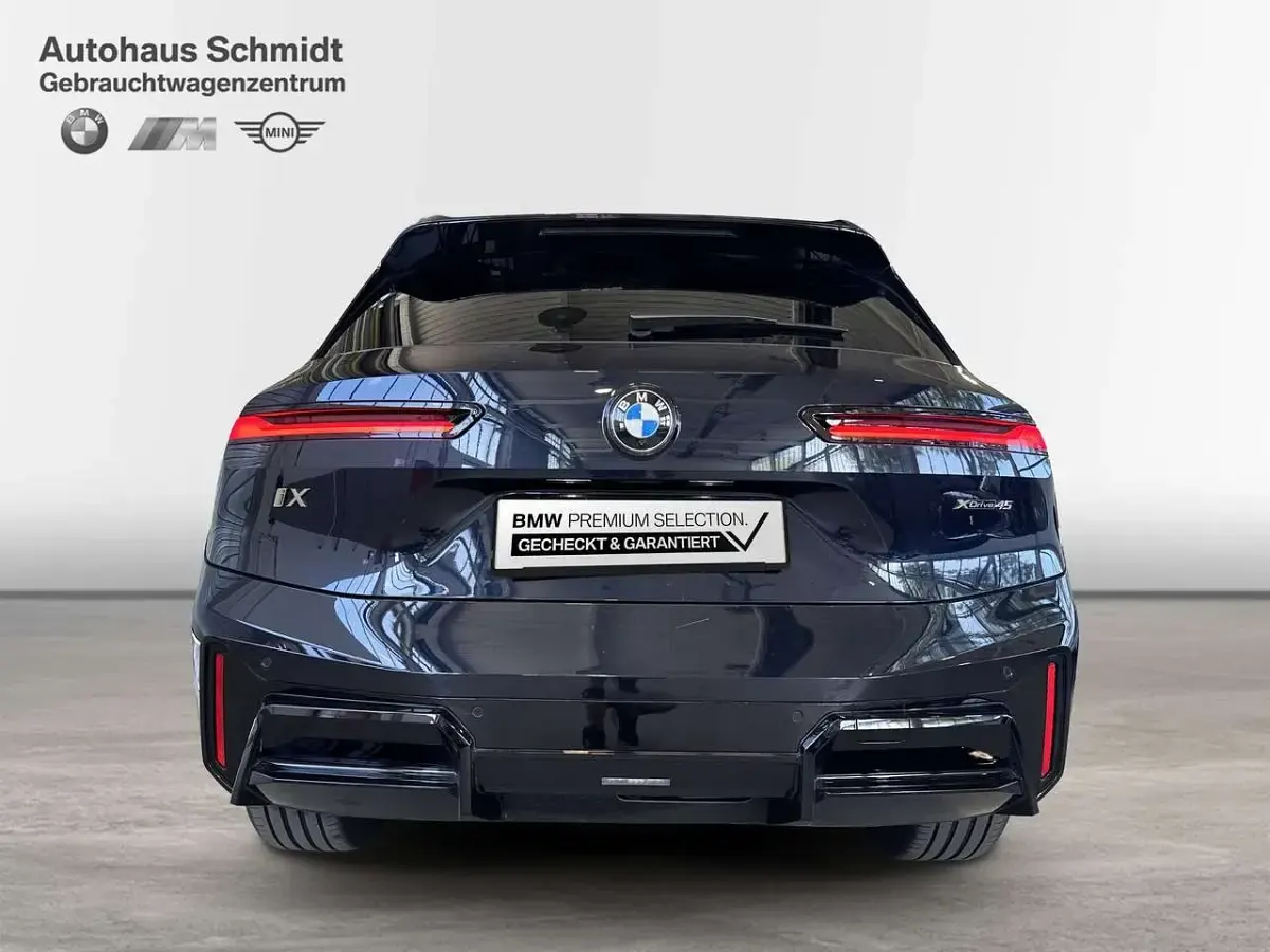 Gebraucht BMW iX M Sport 300 kW (408 PS) 2025 M carbonschwarz SUV