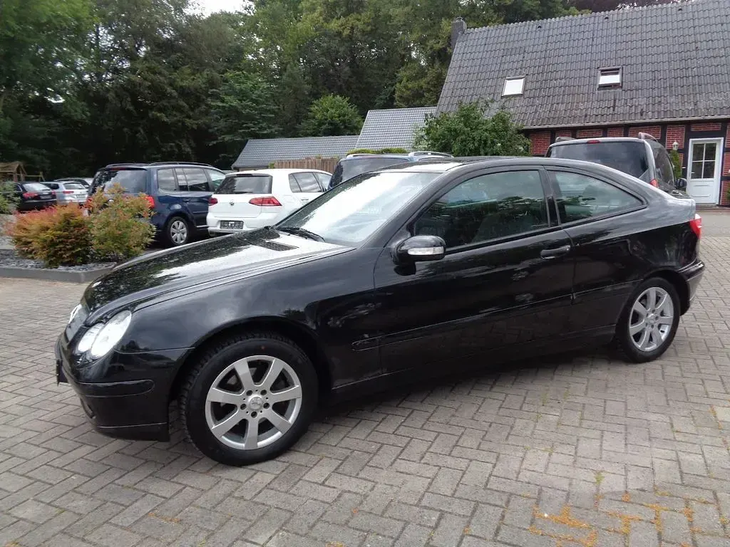 Gebraucht Mercedes C180 143 PS (105 kW) 2002 Schwarz Coupé