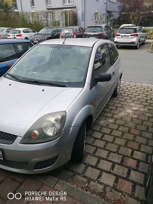 Gebraucht Ford Fiesta 60 PS (44 kW) 2011 Silber Kleinwagen