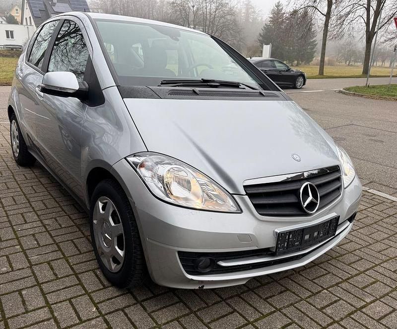 Gebraucht Mercedes A180 116 PS (85 kW) 2011 Silber Van / Kleinbus