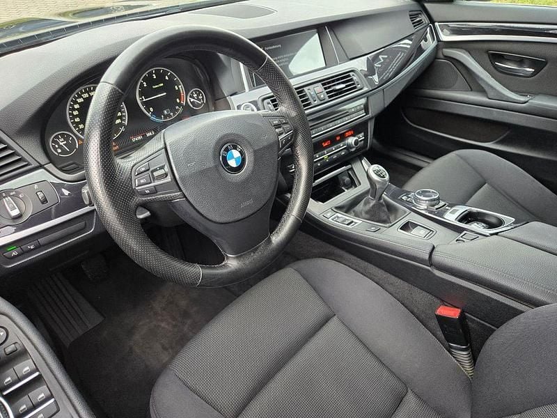 Gebraucht BMW 520 184 PS (135 kW) 2012 Schwarz Kombi